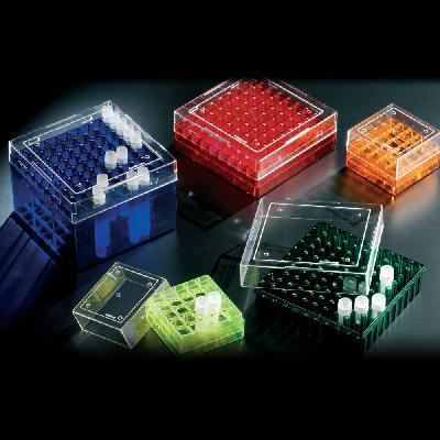 Кріоштатив ДЕЛЬТАЛАБ на 81 гніздо (132х132х95 мм) синій полікарбонатний з прозорою кришкою для кріовіал об'ємом до 5 мл та висотою до 93 мм